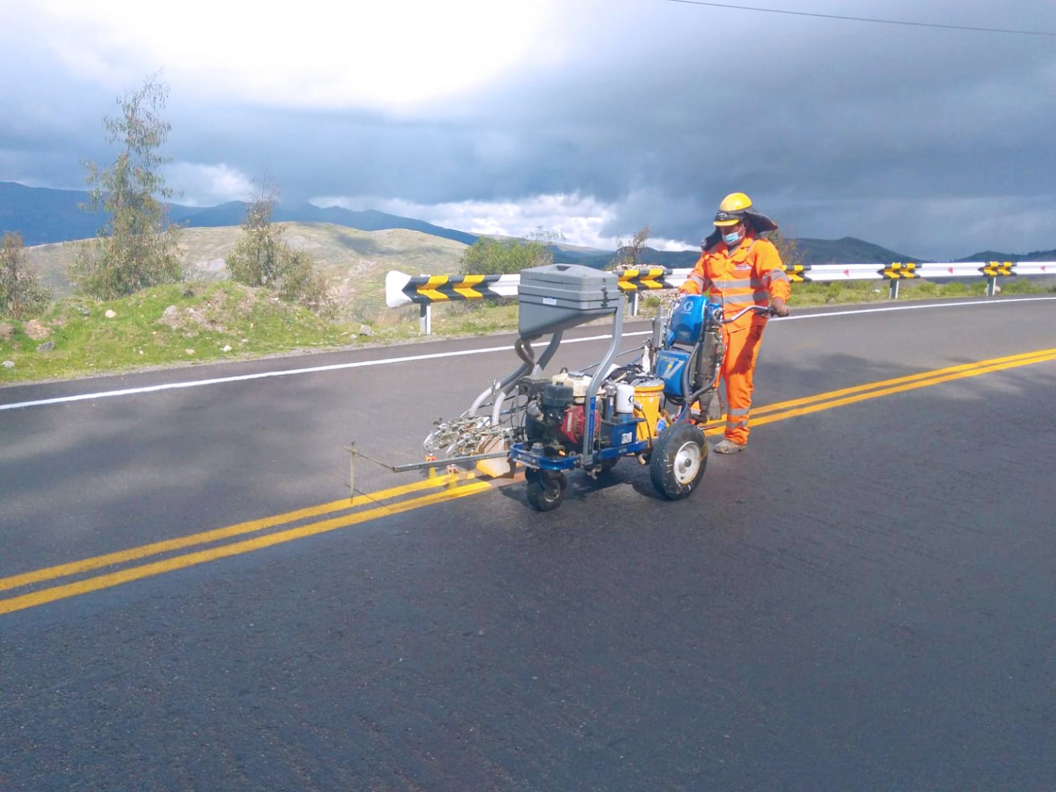 Minimice el Cierre Vial: ¿Cuál Pintura Tiene el Secado más Rápido en Lima y en la Altitud de Arequipa? 2 curado pintura tráfico costa sierra.